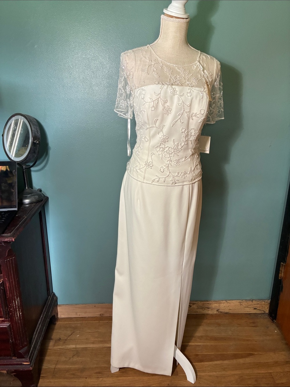 Michaelangelo Ivory Embroidered Lace Short-Sleeve Maxi Dress